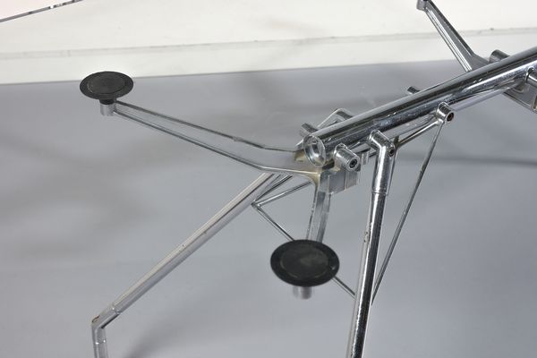 NORMAN FOSTER  (n. 1935) : Tavolo della serie Nomos per Tecno, Varedo  - Asta Asta 443 | DESIGN E ARTI DECORATIVE DEL NOVECENTO Online - Associazione Nazionale - Case d'Asta italiane