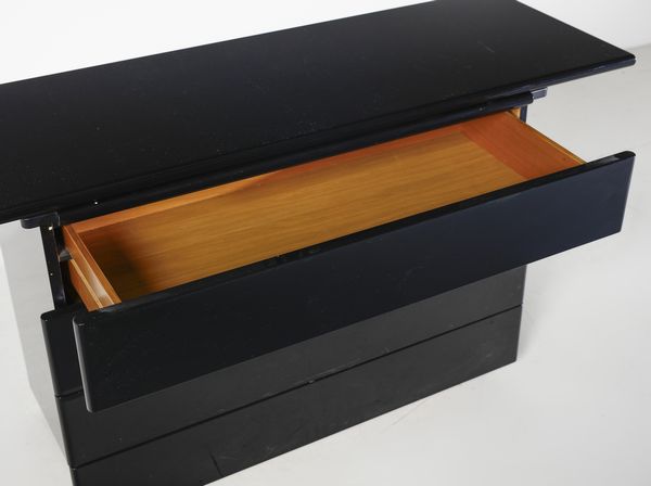 TAKAHAMA KAZUHIDE (1930 - 2010) : nello stile di. Cassettiera, Italia  - Asta Asta 443 | DESIGN E ARTI DECORATIVE DEL NOVECENTO Online - Associazione Nazionale - Case d'Asta italiane