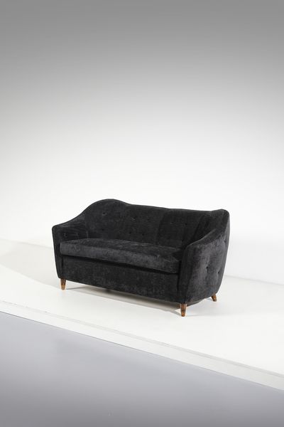 CASA E GIARDINO : attribuito. Divano, Milano  - Asta Asta 443 | DESIGN E ARTI DECORATIVE DEL NOVECENTO Online - Associazione Nazionale - Case d'Asta italiane