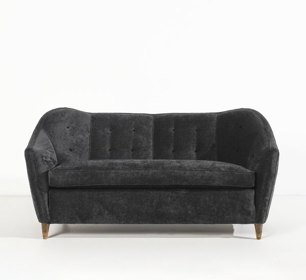 CASA E GIARDINO : attribuito. Divano, Milano  - Asta Asta 443 | DESIGN E ARTI DECORATIVE DEL NOVECENTO Online - Associazione Nazionale - Case d'Asta italiane