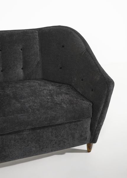 CASA E GIARDINO : attribuito. Divano, Milano  - Asta Asta 443 | DESIGN E ARTI DECORATIVE DEL NOVECENTO Online - Associazione Nazionale - Case d'Asta italiane