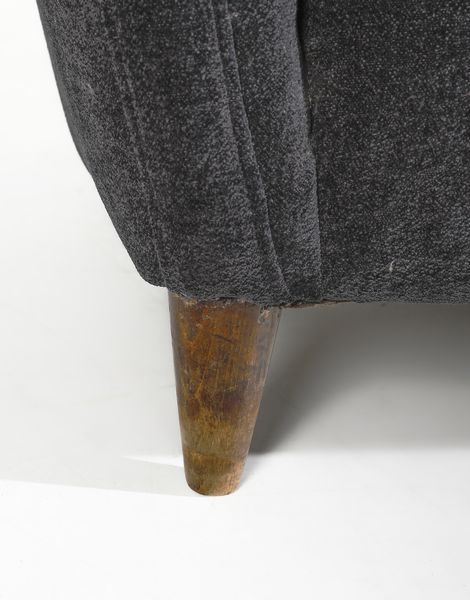 CASA E GIARDINO : attribuito. Divano, Milano  - Asta Asta 443 | DESIGN E ARTI DECORATIVE DEL NOVECENTO Online - Associazione Nazionale - Case d'Asta italiane