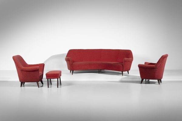 MANIFATTURA ITALIANA : Divano, una coppia di poltrone e un poggiapiedi  - Asta Asta 443 | DESIGN E ARTI DECORATIVE DEL NOVECENTO Online - Associazione Nazionale - Case d'Asta italiane