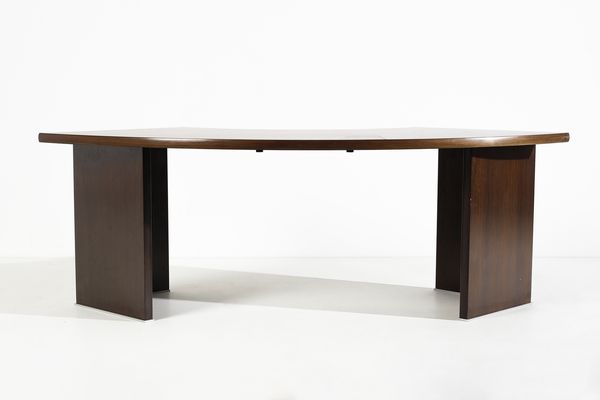 OSVALDO BORSANI (1911-1985) & EUGENIO GERLI (1923-2013) : Scrivania curva della serie Graphis per Tecno, Varedo  - Asta Asta 443 | DESIGN E ARTI DECORATIVE DEL NOVECENTO Online - Associazione Nazionale - Case d'Asta italiane