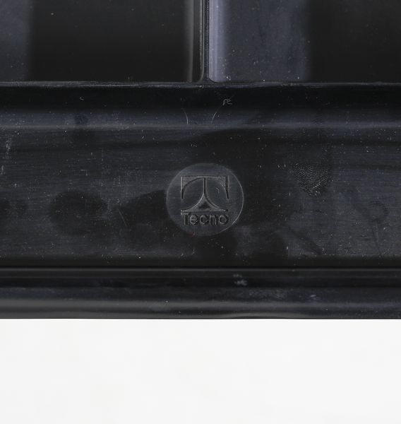 OSVALDO BORSANI (1911-1985) & EUGENIO GERLI (1923-2013) : Scrivania curva della serie Graphis per Tecno, Varedo  - Asta Asta 443 | DESIGN E ARTI DECORATIVE DEL NOVECENTO Online - Associazione Nazionale - Case d'Asta italiane