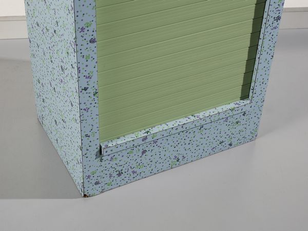 NAVONE PAOLA (n. 1950) : Coppia di mobili contenitori FOR540 per Studio Alchimia, Italia  - Asta Asta 443 | DESIGN E ARTI DECORATIVE DEL NOVECENTO Online - Associazione Nazionale - Case d'Asta italiane