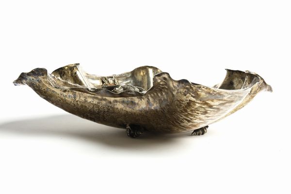 FINZI ARRIGO (1890 - 1973) : attribuito. Svuotatasche con applicazioni di gusto marinaro e cabochon a sbalzi, Milano  - Asta Asta 443 | DESIGN E ARTI DECORATIVE DEL NOVECENTO Online - Associazione Nazionale - Case d'Asta italiane