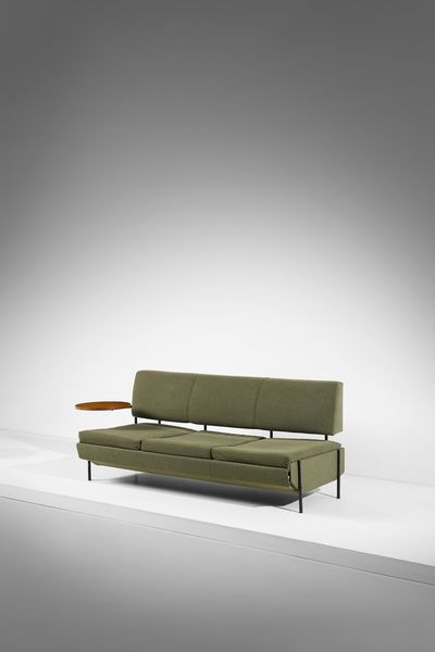 NAKAI TAICHIRO (n. 1954) : Divano con tavolino da appoggio, prodotto da Rossi D'Albizzate per La Selettiva del mobile Cant  - Asta Asta 443 | DESIGN E ARTI DECORATIVE DEL NOVECENTO Online - Associazione Nazionale - Case d'Asta italiane