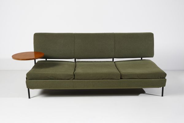 NAKAI TAICHIRO (n. 1954) : Divano con tavolino da appoggio, prodotto da Rossi D'Albizzate per La Selettiva del mobile Cant  - Asta Asta 443 | DESIGN E ARTI DECORATIVE DEL NOVECENTO Online - Associazione Nazionale - Case d'Asta italiane