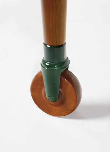 MANIFATTURA ITALIANA : Tavolo Shakers su ruote  - Asta Asta 443 | DESIGN E ARTI DECORATIVE DEL NOVECENTO Online - Associazione Nazionale - Case d'Asta italiane