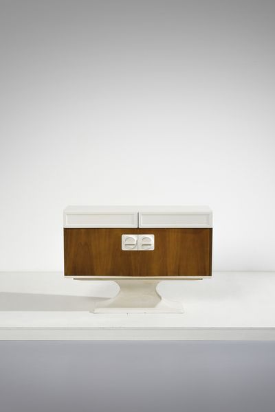 MANIFATTURA ITALIANA : Credenza a due cassetti e due ante  - Asta Asta 443 | DESIGN E ARTI DECORATIVE DEL NOVECENTO Online - Associazione Nazionale - Case d'Asta italiane