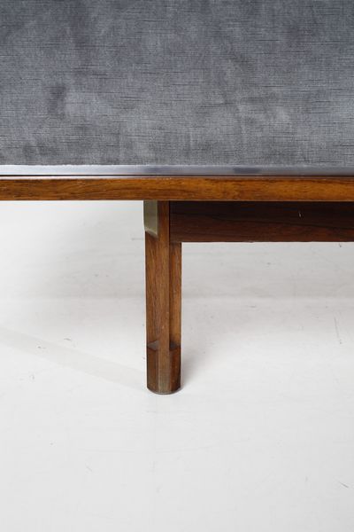 COSLIN GEORGE : Credenza per 3V Arredamenti Padova  - Asta Asta 443 | DESIGN E ARTI DECORATIVE DEL NOVECENTO Online - Associazione Nazionale - Case d'Asta italiane