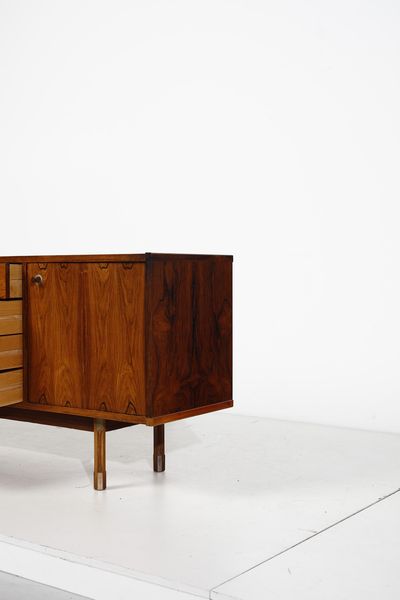 COSLIN GEORGE : Credenza per 3V Arredamenti Padova  - Asta Asta 443 | DESIGN E ARTI DECORATIVE DEL NOVECENTO Online - Associazione Nazionale - Case d'Asta italiane