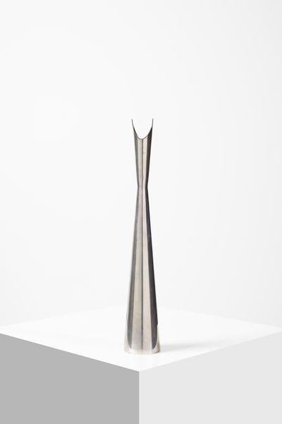 SABBATINI LINO  (1925 - 2016) : Vaso candeliere mod. Cardinale per Christofle Gallia, Parigi  - Asta Asta 443 | DESIGN E ARTI DECORATIVE DEL NOVECENTO Online - Associazione Nazionale - Case d'Asta italiane