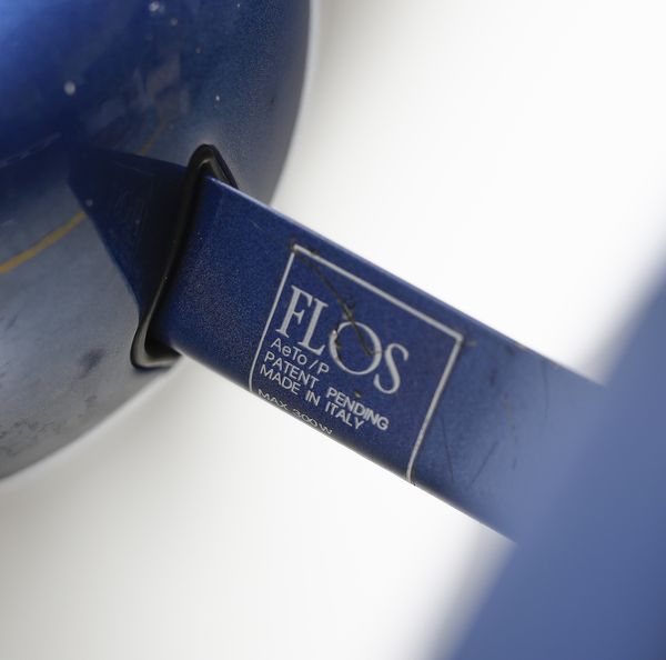 LOMBARDO FABIO : Tre lampade da parete mod. AeTo/p per Flos, Milano  - Asta Asta 443 | DESIGN E ARTI DECORATIVE DEL NOVECENTO Online - Associazione Nazionale - Case d'Asta italiane