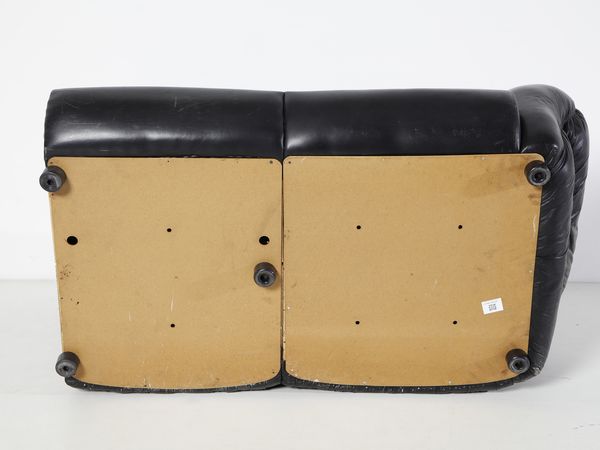 MANIFATTURA ITALIANA : Grande divano angolare a sette posti  - Asta Asta 443 | DESIGN E ARTI DECORATIVE DEL NOVECENTO Online - Associazione Nazionale - Case d'Asta italiane