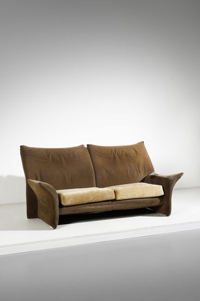 GUARNACCI EMILIO (n. 1938) : Divano a due posti mod. Falena per 1P Industria Chimica per l'Arredamento, Italia  - Asta Asta 443 | DESIGN E ARTI DECORATIVE DEL NOVECENTO Online - Associazione Nazionale - Case d'Asta italiane