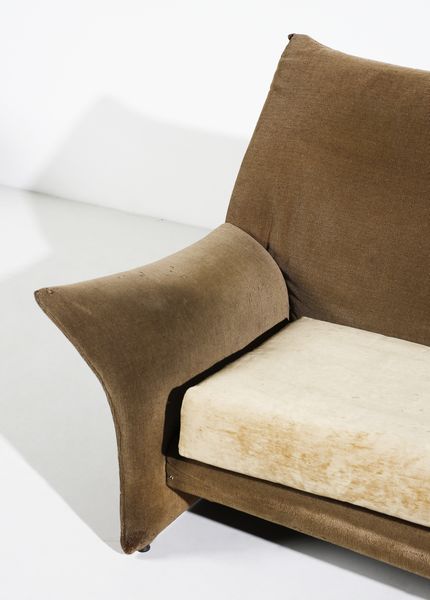 GUARNACCI EMILIO (n. 1938) : Divano a due posti mod. Falena per 1P Industria Chimica per l'Arredamento, Italia  - Asta Asta 443 | DESIGN E ARTI DECORATIVE DEL NOVECENTO Online - Associazione Nazionale - Case d'Asta italiane