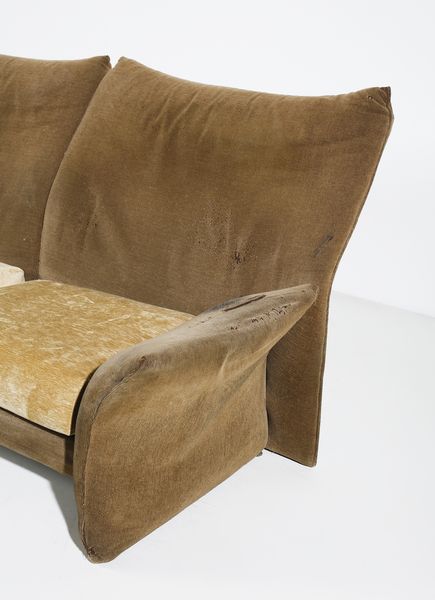 GUARNACCI EMILIO (n. 1938) : Divano a due posti mod. Falena per 1P Industria Chimica per l'Arredamento, Italia  - Asta Asta 443 | DESIGN E ARTI DECORATIVE DEL NOVECENTO Online - Associazione Nazionale - Case d'Asta italiane