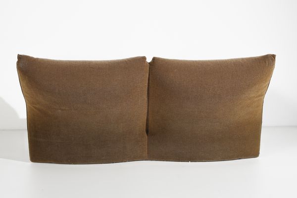 GUARNACCI EMILIO (n. 1938) : Divano a due posti mod. Falena per 1P Industria Chimica per l'Arredamento, Italia  - Asta Asta 443 | DESIGN E ARTI DECORATIVE DEL NOVECENTO Online - Associazione Nazionale - Case d'Asta italiane