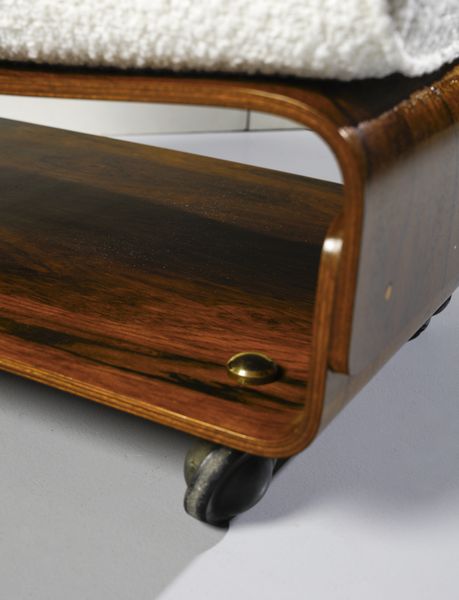 TARO MENILIO : Poltrona e poggiapiedi mod. 401 per Cinova, Milano  - Asta Asta 443 | DESIGN E ARTI DECORATIVE DEL NOVECENTO Online - Associazione Nazionale - Case d'Asta italiane