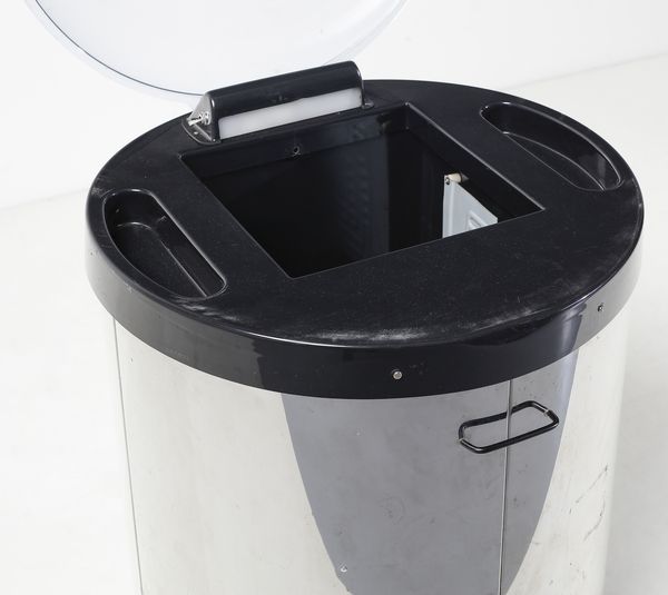 MANIFATTURA ITALIANA : Frigo bar Space Age  - Asta Asta 443 | DESIGN E ARTI DECORATIVE DEL NOVECENTO Online - Associazione Nazionale - Case d'Asta italiane