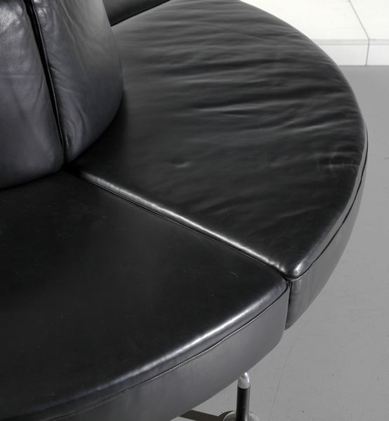 AROSIO PIETRO (n. 1946) : Divano mod. Intercity per Tacchini, Italia  - Asta Asta 443 | DESIGN E ARTI DECORATIVE DEL NOVECENTO Online - Associazione Nazionale - Case d'Asta italiane