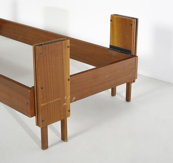 MANIFATTURA ITALIANA : Coppia di letti singoli  - Asta Asta 443 | DESIGN E ARTI DECORATIVE DEL NOVECENTO Online - Associazione Nazionale - Case d'Asta italiane