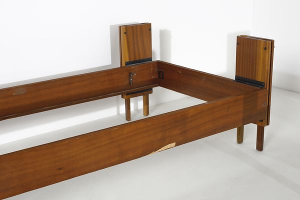 MANIFATTURA ITALIANA : Coppia di letti singoli  - Asta Asta 443 | DESIGN E ARTI DECORATIVE DEL NOVECENTO Online - Associazione Nazionale - Case d'Asta italiane