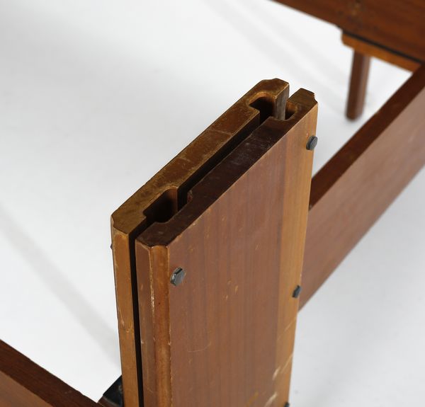 MANIFATTURA ITALIANA : Coppia di letti singoli  - Asta Asta 443 | DESIGN E ARTI DECORATIVE DEL NOVECENTO Online - Associazione Nazionale - Case d'Asta italiane