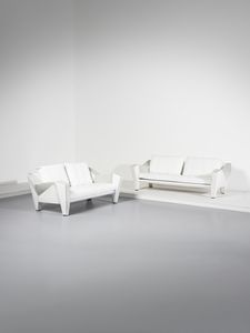 BELLINI MARIO (n. 1935) - Due divani mod. Stradivani per Meritalia, Como