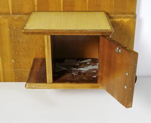 DETTI EDOARDO (1913 - 1984) : Testiera di letto matrimoniale con comodini pensili, Firenze  - Asta Asta 443 | DESIGN E ARTI DECORATIVE DEL NOVECENTO Online - Associazione Nazionale - Case d'Asta italiane