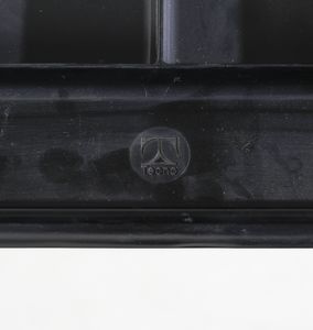 OSVALDO BORSANI (1911-1985) & EUGENIO GERLI (1923-2013) : Scrivania curva della serie Graphis per Tecno, Varedo  - Asta Asta 443 | DESIGN E ARTI DECORATIVE DEL NOVECENTO Online - Associazione Nazionale - Case d'Asta italiane