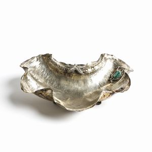 FINZI ARRIGO (1890 - 1973) - attribuito. Svuotatasche con applicazioni di gusto marinaro e cabochon a sbalzi, Milano