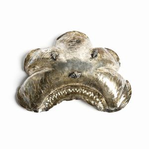 FINZI ARRIGO (1890 - 1973) : attribuito. Svuotatasche con applicazioni di gusto marinaro e cabochon a sbalzi, Milano  - Asta Asta 443 | DESIGN E ARTI DECORATIVE DEL NOVECENTO Online - Associazione Nazionale - Case d'Asta italiane