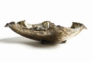 FINZI ARRIGO (1890 - 1973) : attribuito. Svuotatasche con applicazioni di gusto marinaro e cabochon a sbalzi, Milano  - Asta Asta 443 | DESIGN E ARTI DECORATIVE DEL NOVECENTO Online - Associazione Nazionale - Case d'Asta italiane