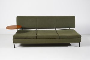 NAKAI TAICHIRO (n. 1954) : Divano con tavolino da appoggio, prodotto da Rossi D'Albizzate per La Selettiva del mobile Cant  - Asta Asta 443 | DESIGN E ARTI DECORATIVE DEL NOVECENTO Online - Associazione Nazionale - Case d'Asta italiane