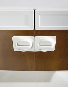 MANIFATTURA ITALIANA : Credenza a due cassetti e due ante  - Asta Asta 443 | DESIGN E ARTI DECORATIVE DEL NOVECENTO Online - Associazione Nazionale - Case d'Asta italiane