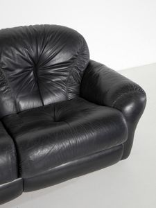 MANIFATTURA ITALIANA : Grande divano angolare a sette posti  - Asta Asta 443 | DESIGN E ARTI DECORATIVE DEL NOVECENTO Online - Associazione Nazionale - Case d'Asta italiane