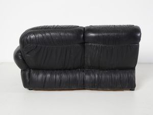 MANIFATTURA ITALIANA : Grande divano angolare a sette posti  - Asta Asta 443 | DESIGN E ARTI DECORATIVE DEL NOVECENTO Online - Associazione Nazionale - Case d'Asta italiane