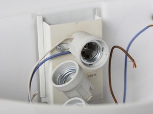 CANDLE : Cinque lampade da parete, Milano  - Asta Asta 443 | DESIGN E ARTI DECORATIVE DEL NOVECENTO Online - Associazione Nazionale - Case d'Asta italiane