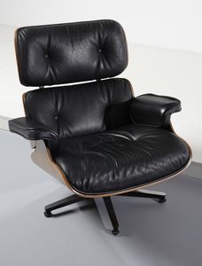 MANIFATTURA ITALIANA : Chaise longue con poggiapiedi ispirati ai mod. 670 e 371 di Charles e Ray Eames  - Asta Asta 443 | DESIGN E ARTI DECORATIVE DEL NOVECENTO Online - Associazione Nazionale - Case d'Asta italiane