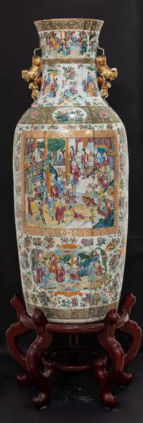 Grande vaso in porcellana a decoro di scene di vita comune, Famiglia Rosa, Canton, Cina, Dinastia Qing, ultimo quarto XIX secolo  - Asta Arte orientale  - Associazione Nazionale - Case d'Asta italiane