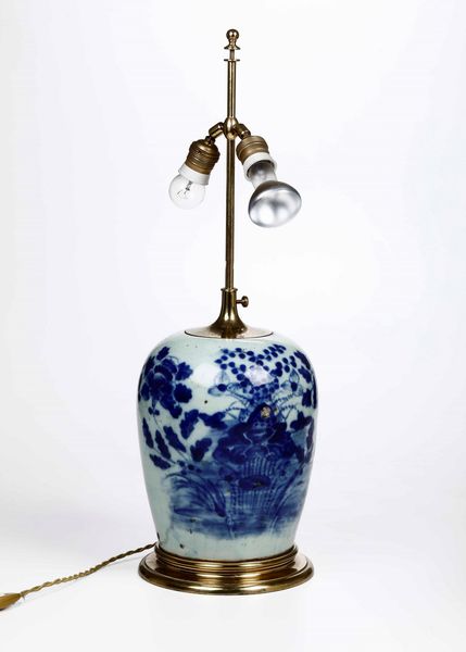 Potiche in porcellana bianca e blu a soggetto naturalistico, Cina, Dinastia Qing, XVIII secolo  - Asta Arte orientale  - Associazione Nazionale - Case d'Asta italiane