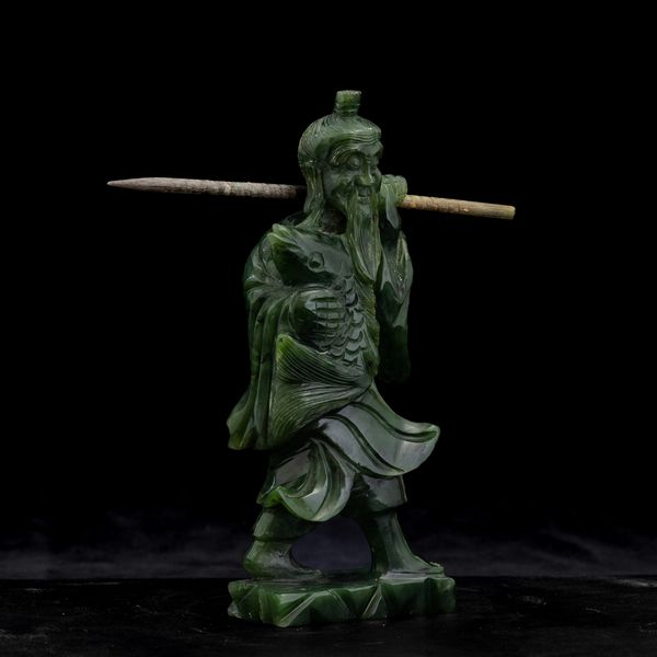 Scultura raffigurante pescatore in giada spinacio, Cina, XX secolo  - Asta Arte orientale  - Associazione Nazionale - Case d'Asta italiane