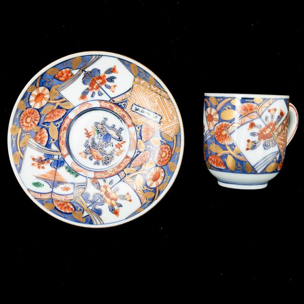 Servizio in porcellana Imari con decori floreali, Giappone, periodo Meiji (1868-1912)  - Asta Arte orientale  - Associazione Nazionale - Case d'Asta italiane