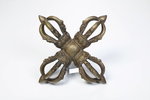 Vajra in bronzo, Tibet, XIX secolo  - Asta Arte orientale  - Associazione Nazionale - Case d'Asta italiane