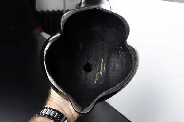 Coppia di candelabri in bronzo a foggia di coniglietti, Giappone, periodo Meiji (1868-1912)  - Asta Arte orientale  - Associazione Nazionale - Case d'Asta italiane