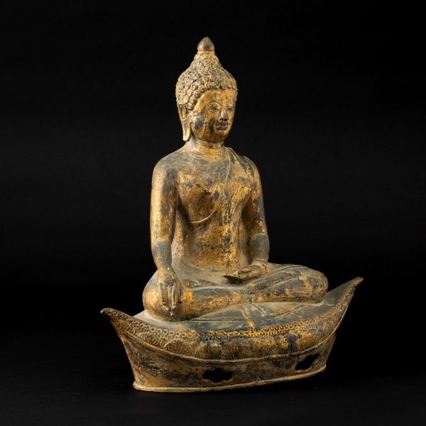 Figura di Buddha Sakyamuni in bronzo dorato, Thailandia, XIX secolo  - Asta Arte orientale  - Associazione Nazionale - Case d'Asta italiane