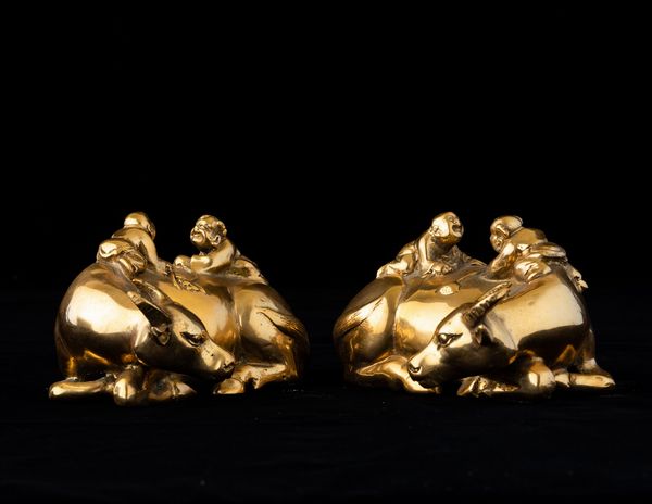 Due figure di buoi con bambini in bronzo dorato, Cina, Dinastia Qing, XIX secolo  - Asta Arte orientale  - Associazione Nazionale - Case d'Asta italiane